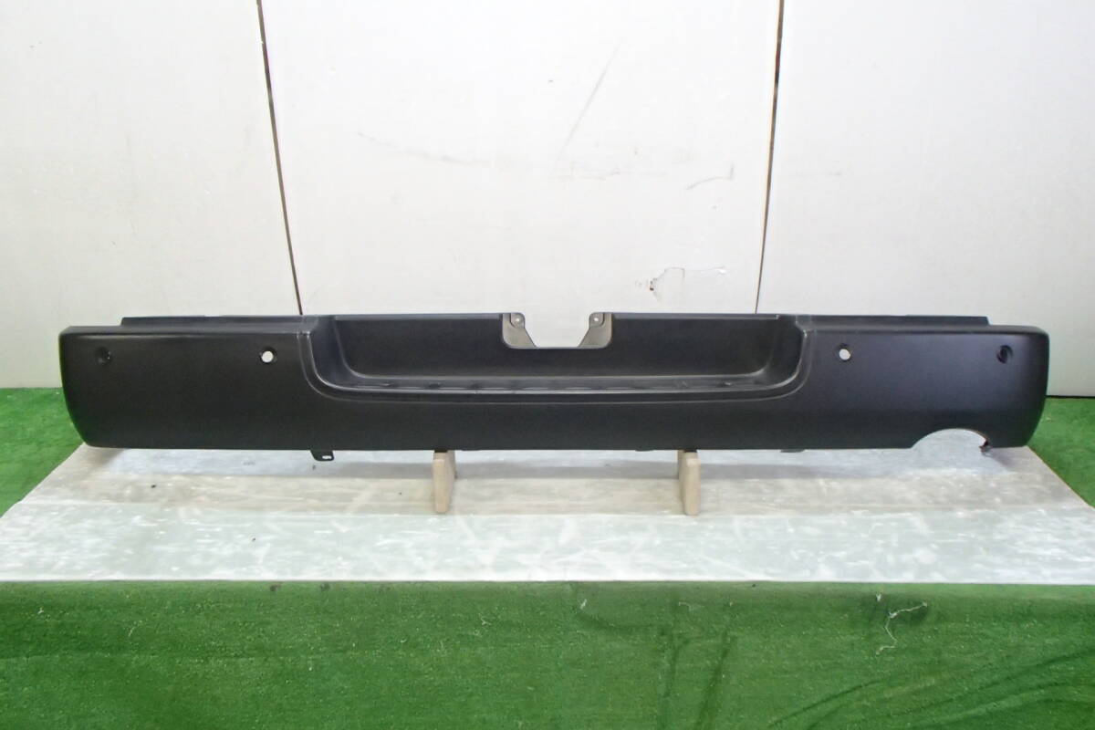 200系 ハイエース 標準 純正 リアバンパー 無塗装 黒 52159-26300・52159-26970 【24-1560】拍卖