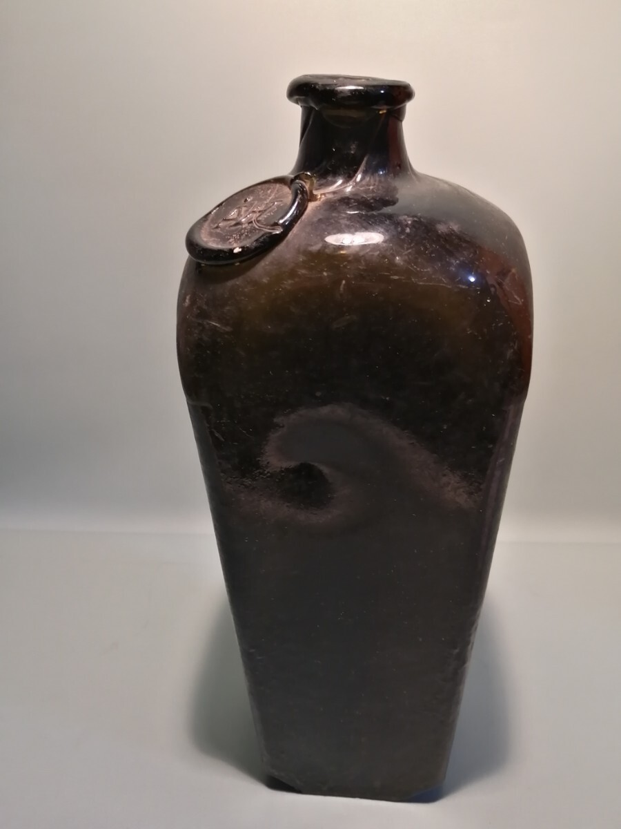 ジンボトル 18世紀 イギリス AHマーク ガラス瓶 ボトル 硝子 色ガラス ジン 吹きガラス 古硝子 GB80f4 拍卖