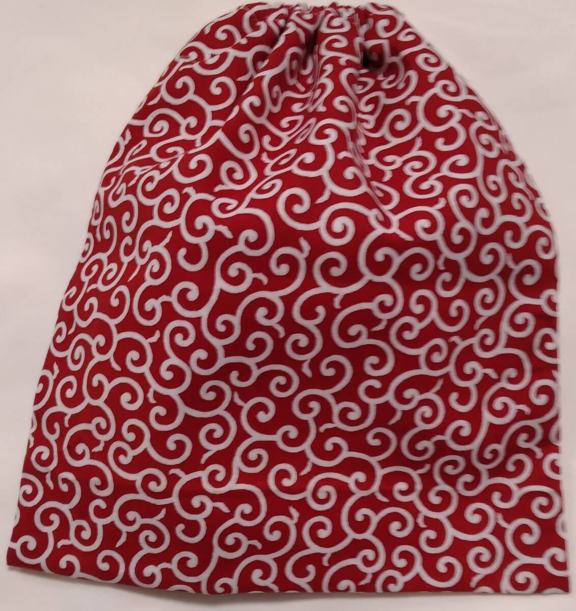 巾着袋■唐草模様 赤地に白【約よこ22.5cm×たて27.5cm】 和柄 拍卖