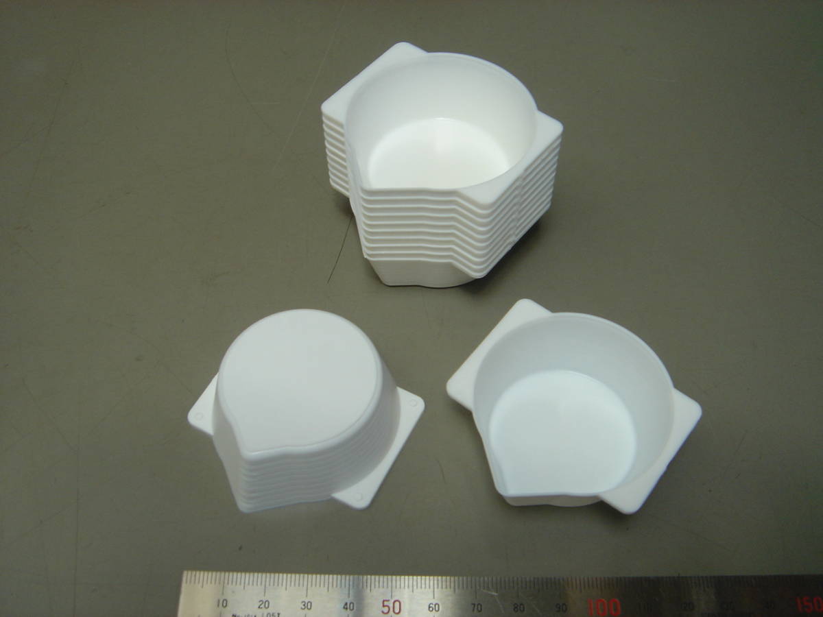 プラスチック製・塗料カップ・塗料皿12枚で1セット★白色☆★拍卖