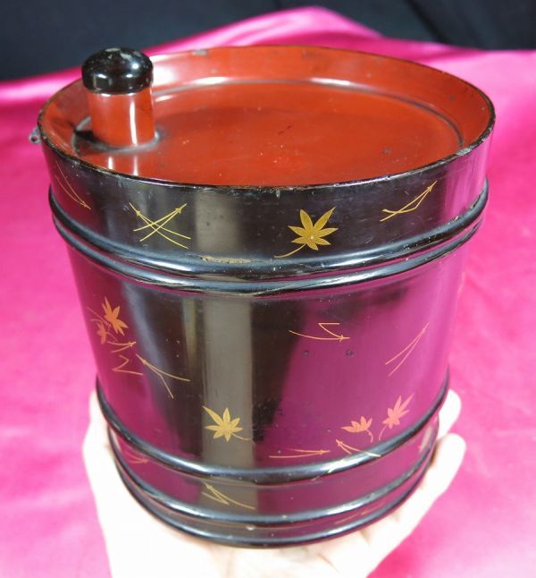 d 楓松葉散らし文蒔絵酒樽 共箱 江戸時代 漆工 / 酒器 徳利 杯台 盃台 天目台 蒔絵 漆器 漆 根来 黒漆 春慶塗拍卖