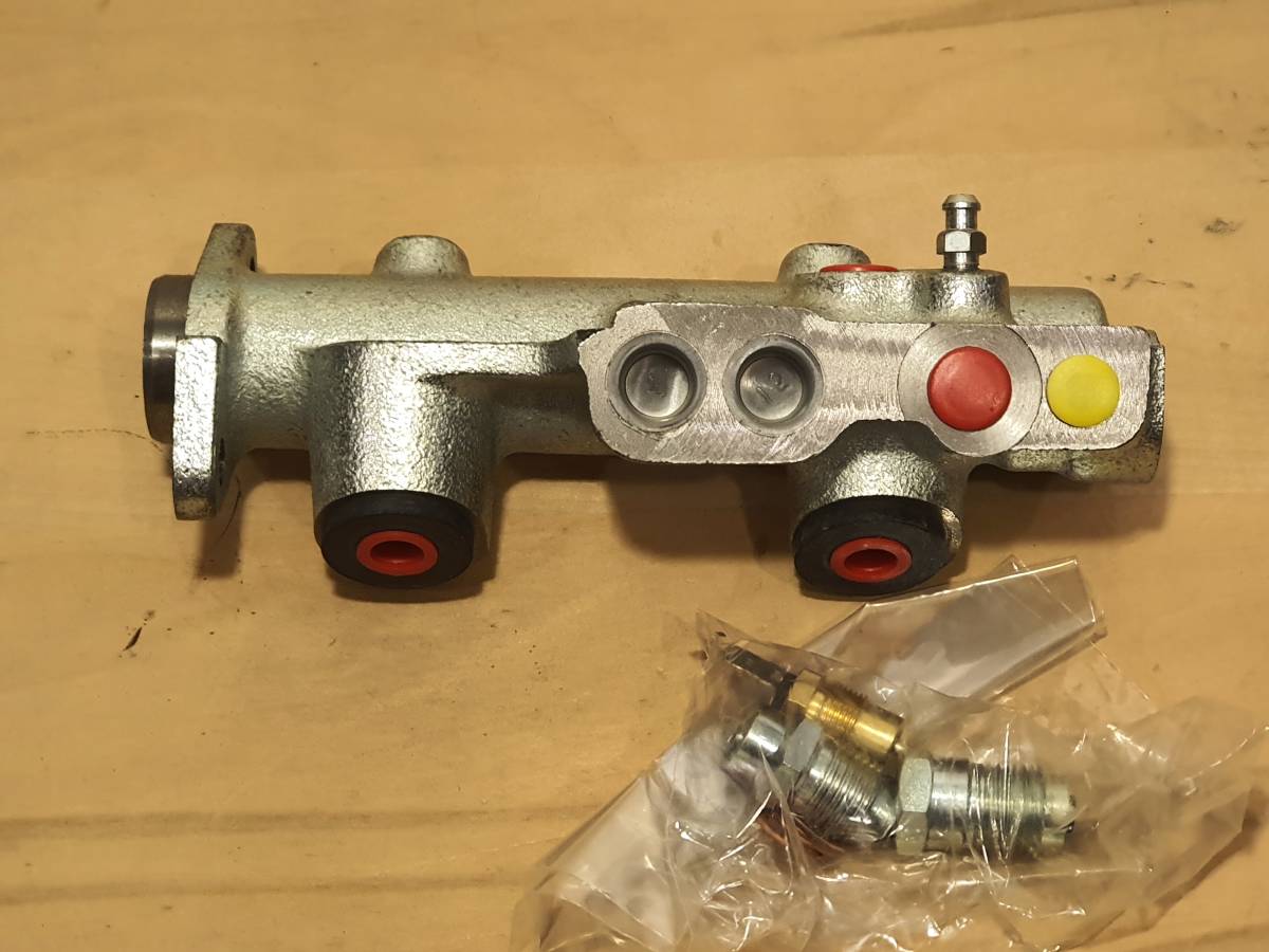 ルノー・4 キャトル マスターシリンダー850用拍卖