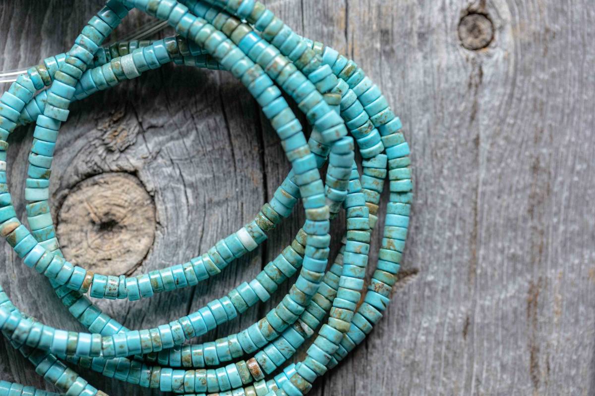 *howlite short tube type拍卖