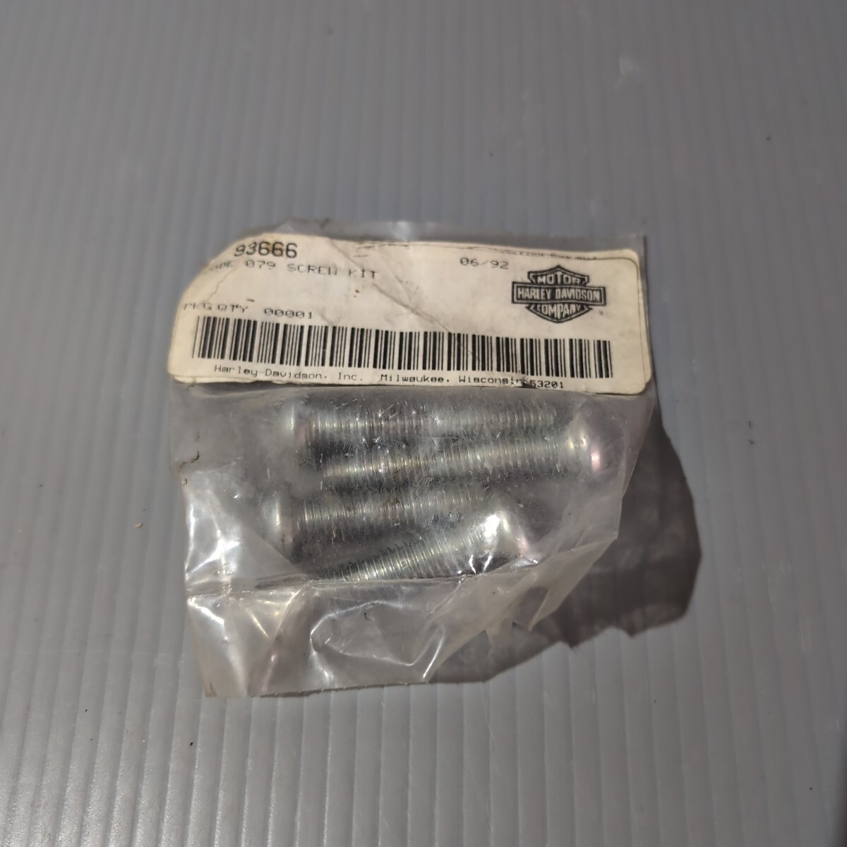 a27-1 ハーレー純正 93666 コード079 ボルトセット 長い2本 短い2本 4本入 未使用 送料込み拍卖