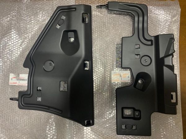 残りわずか!【未使用 トヨタ 純正】ヴィッツ 130系 インストルメントパネルアンダーカバー 運転席 助手席 セット 寒冷地仕様拍卖