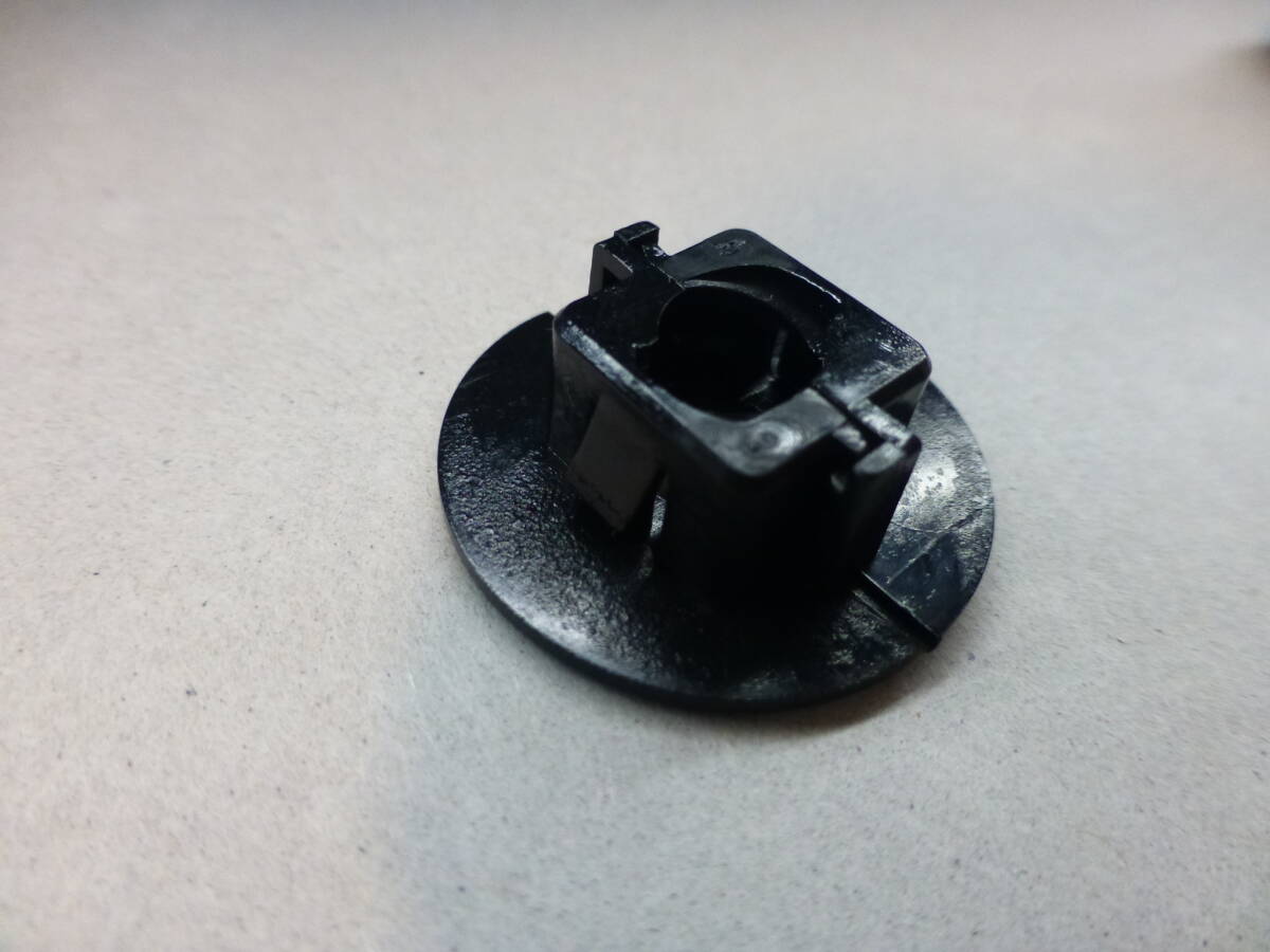 送料込み990円 純正新品 フェアレディーZ スペアータイヤ 右リアトリム 内張 プラグ スクリューボルト受け HS130 HGS130 S130 GS130 未使用拍卖