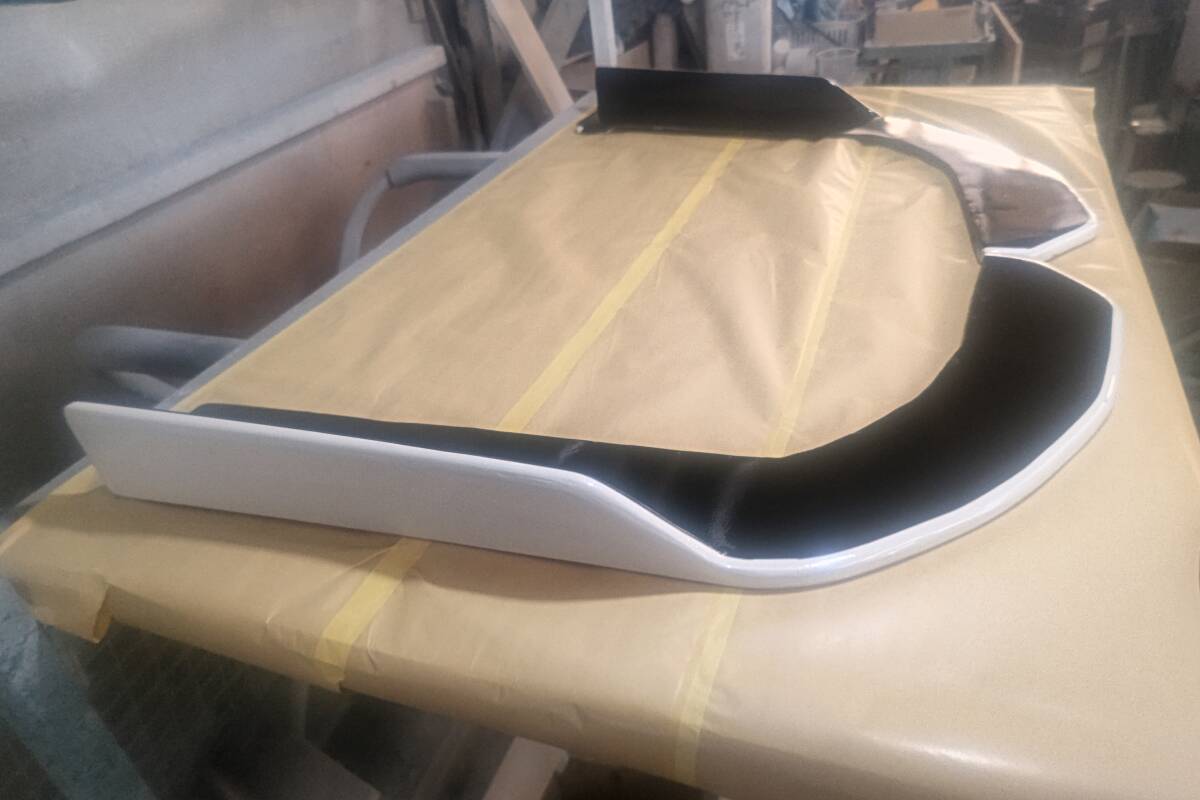 ハイエース200系 エセックスバージョン4型にカナードワンオフ制作 対応可能な塗色塗装込みです。拍卖