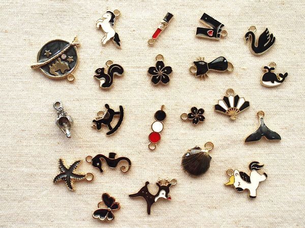 21個セット エナメル チャーム 猫 扇 ユニコーン シェル 蝶☆ハンドメイド 資材  ビーズ拍卖