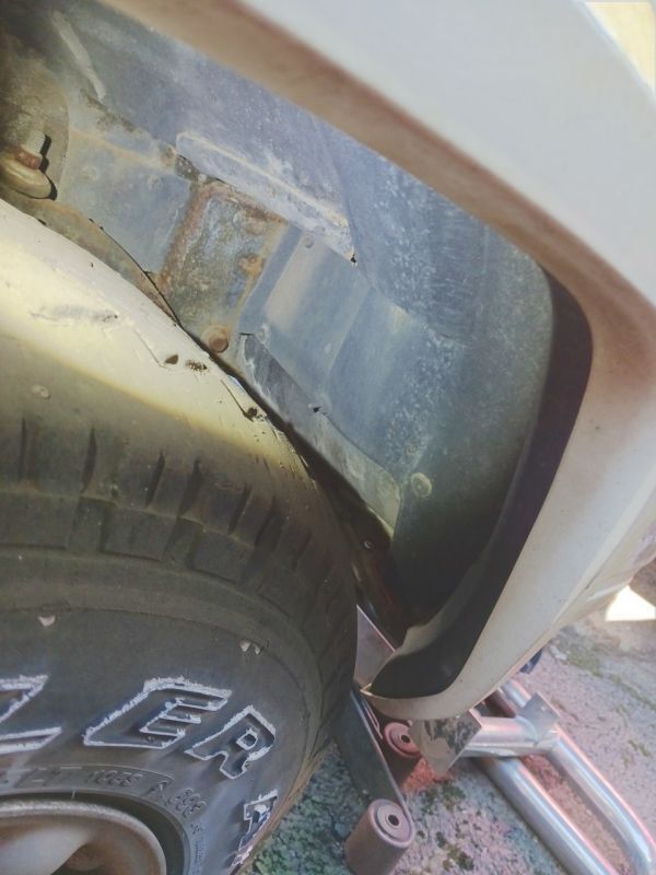 ■クライスラー ジープチェロキー フロントフェンダーライナー 右 中古 55175008 7MX XJ 部品取あり インナーパネル スプラッシュガード■拍卖