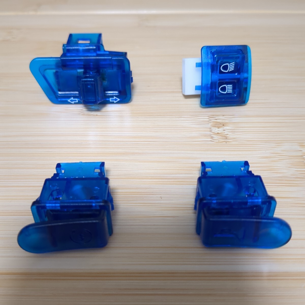 Dio スケルトンスイッチ 青 ブルー AF27 AF28 AF34 AF35 AF62 AF68 【・ウィンカー・ハイロー切り替え・ホーン・セルスタート】セット拍卖