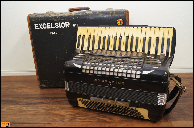 税込◆アコーディオン◆EXCELSIOR MODEL911 プロフェッショナルモデル 41鍵 120ベース イタリア製 ハードケース付 エクセルシァー音響楽器拍卖