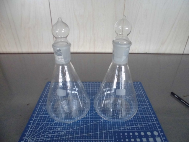 新品 摺合せ共栓三角フラスコ 500cc φ約11cm 2個セット理科学実験器具 研究機材 学校教材拍卖