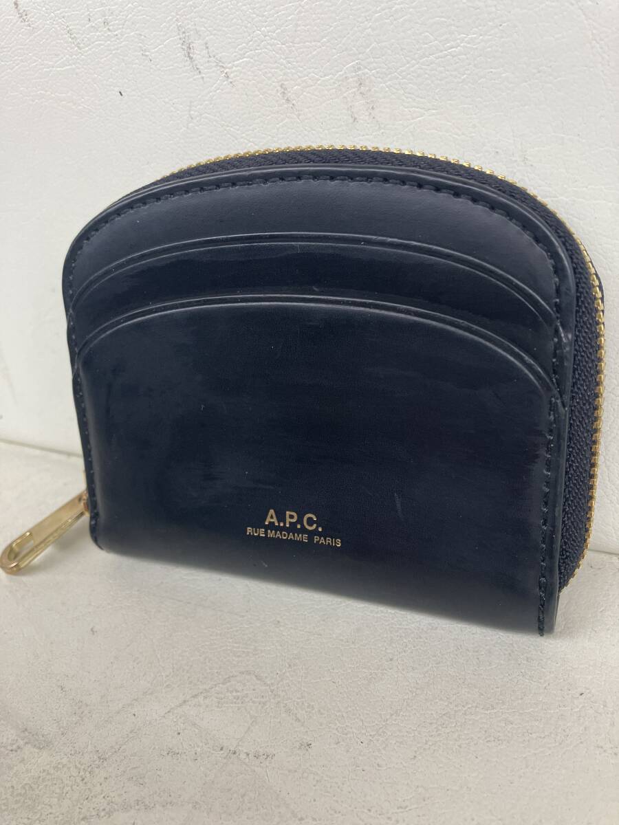 即決 A.P.C アーペーセー COMPACT DEMI-LUNE MINI カウハイドレザー ハーフムーン コインケース コンパクトウォレット カードケース 黒金拍卖