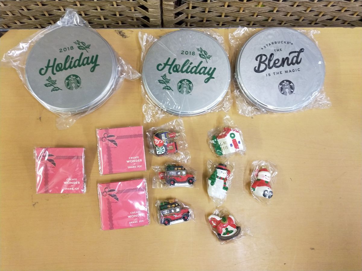 E06-20241218-020【未使用】スターバックスコーヒー クリスマス ステッカー& ピンバッチ & クリスマスオーナメント 未使用拍卖