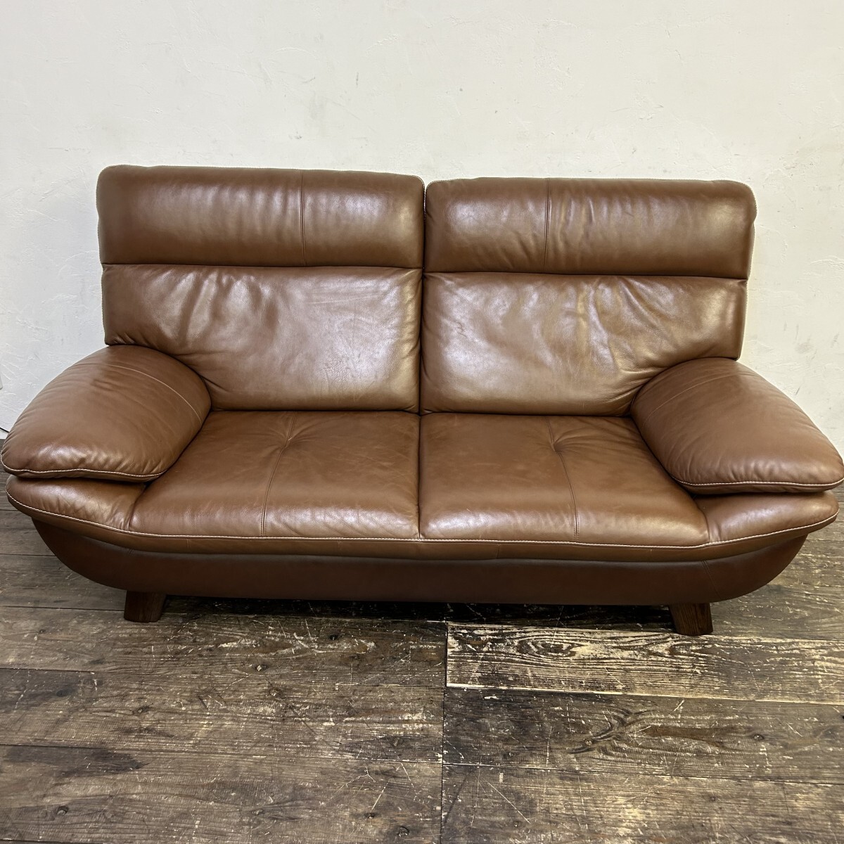 美品!karimoku カリモク 2人掛け ソファ 2シーター ブラウン 本革 ブラウン 長椅子 国産家具 32万円 パレット発送拍卖