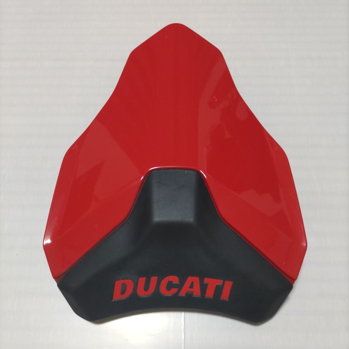横浜発 DUCATI 1198S 純正シングルシートカバー848/1098 純正部品 刻印247.3.307.1A ドゥカティ レッド 割れ無し 拍卖
