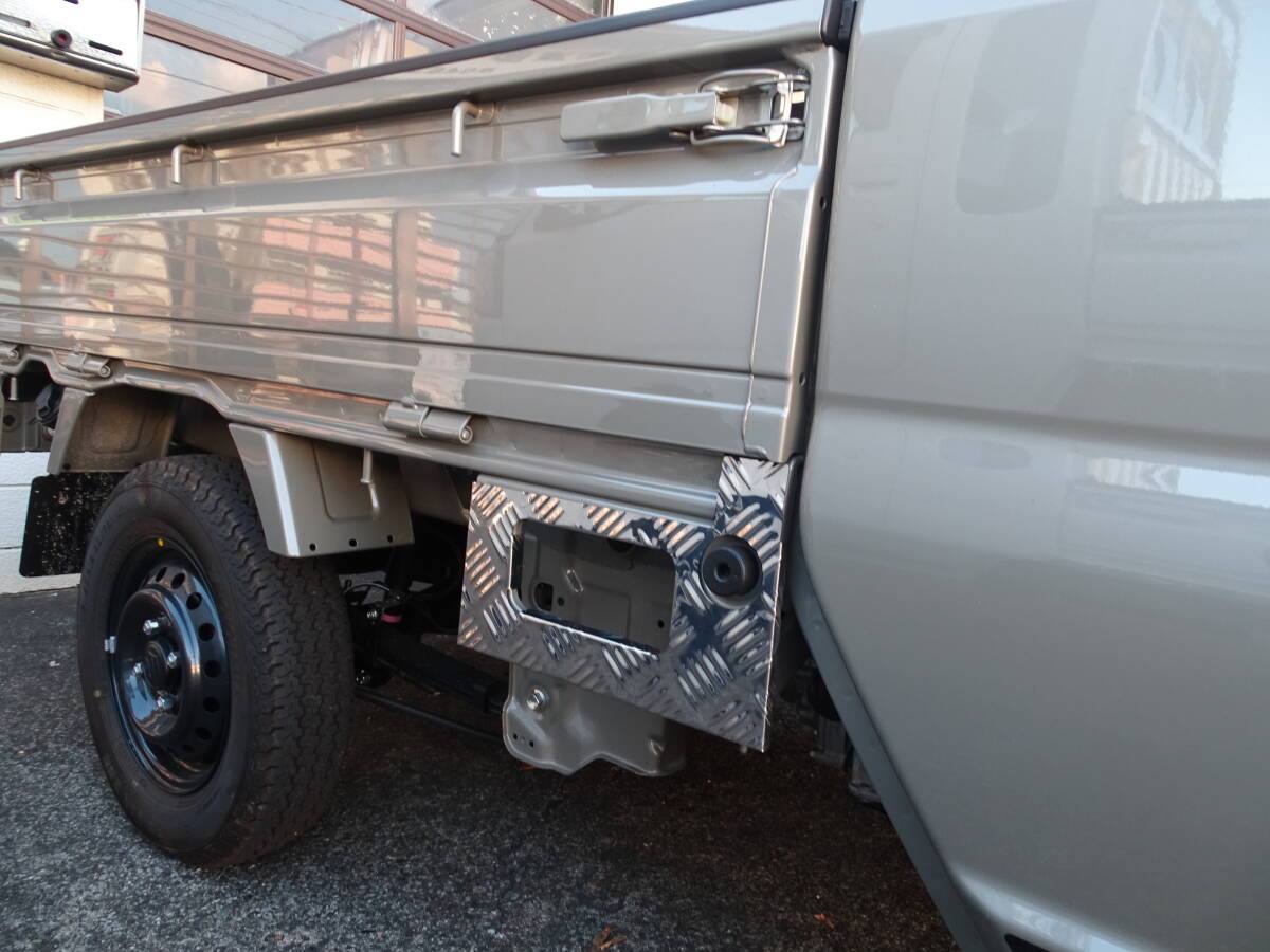 スズキ スーパーキャリィDA16T 専用 サイド 荷台 サイド ステップガード 足踏み 縞模様 シマ柄 ステンレスカバー 右 運転席側 貼り付け装着拍卖