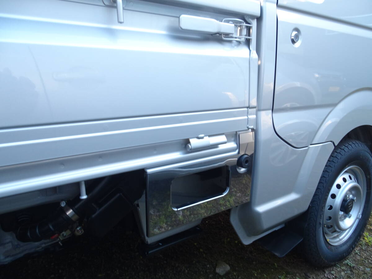スズキ キャリィトラック 標準 DA16T 専用 サイド 荷台 サイド ステップガード 足踏み 表面フラット ステンレスカバー 左右 貼り付け装着拍卖