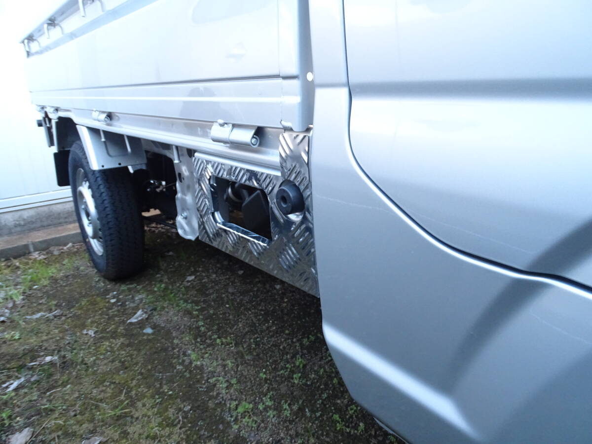 スズキ キャリィトラック 標準 DA16T 専用 サイド 荷台 サイド ステップガード 足踏み 縞模様 シマ柄 ステンレスカバー 左右 貼り付け装着拍卖