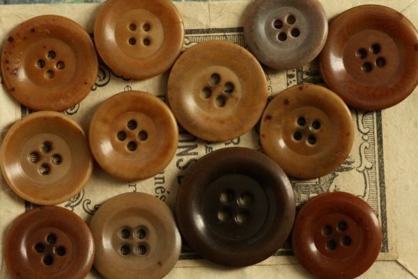 即決 ベジタブルアイボリーボタン 12個 φ18 ~ 25mm ナット コロゾ リメイク パーツ フランス ヴィンテージ拍卖