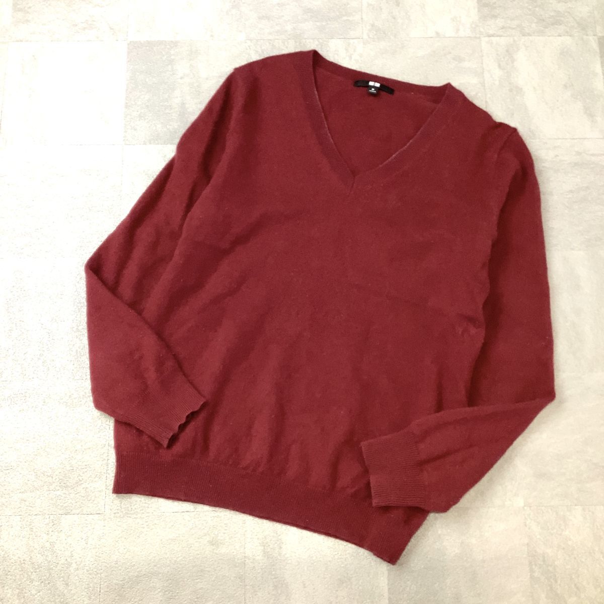 【高級感溢れるカシミヤ 100%】ユニクロ UNIQLO Vネック カシミアニット セーター レディース Mサイズ ボルドー 滑らか着心地拍卖