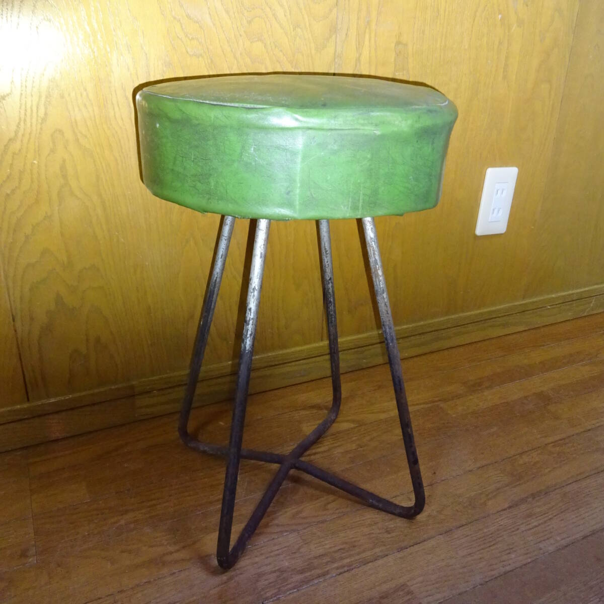昭和レトロアイアン脚スツール 1脚 ヴィンテージスツール(A) 鉄製脚丸スツール拍卖