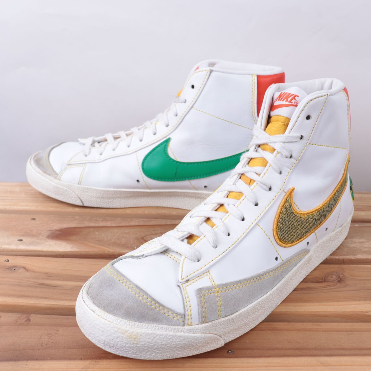 z7071 ナイキ ブレーザー ミッド US7.5 25.5cm/ホワイト オレンジ 黄 緑 NIKE BLAZER MID 77 VINTAGE ブレザー メンズ スニーカー 中古拍卖