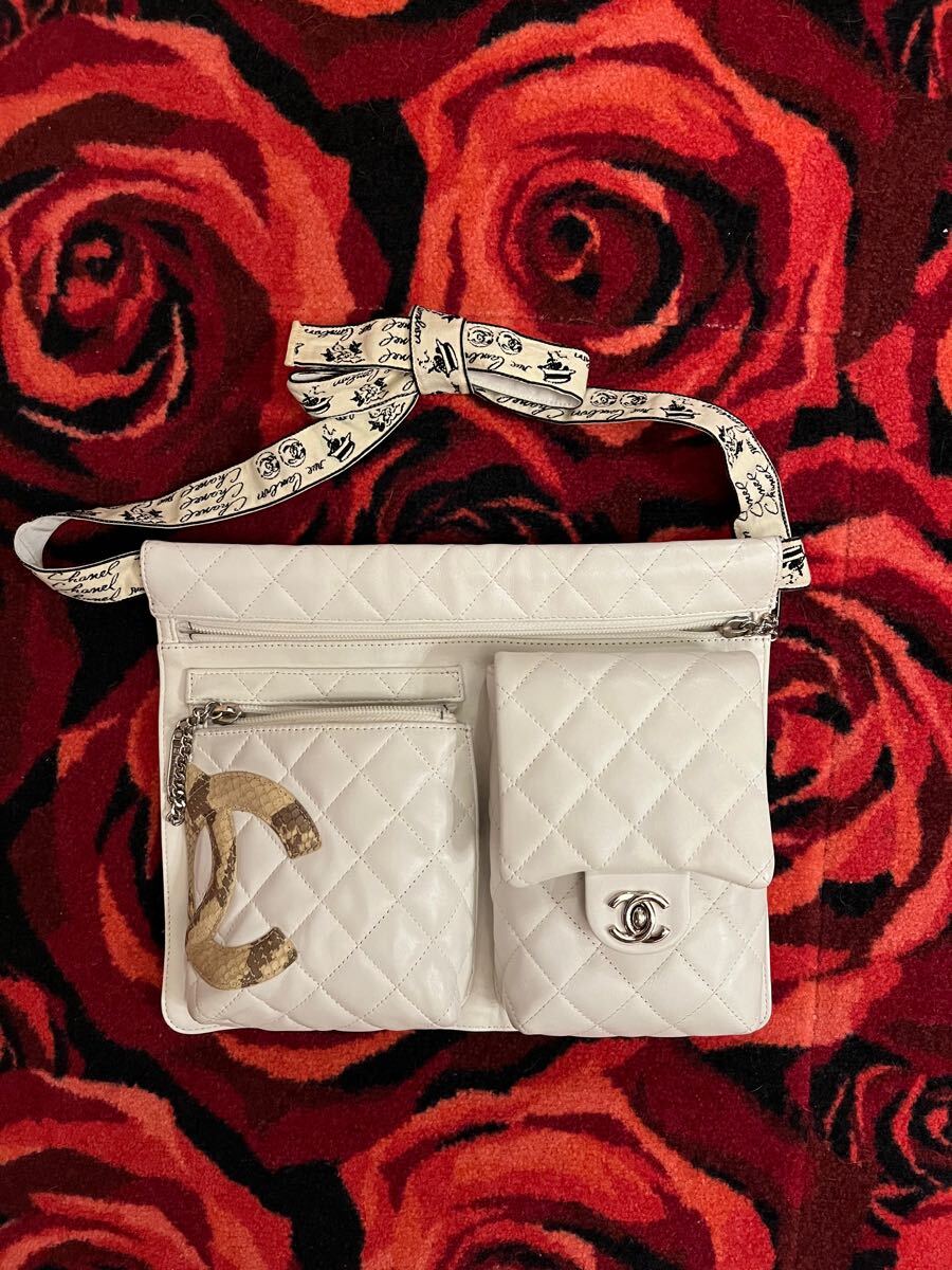 CHANELシャネル♪スネークcocoマーク&シルバーcocoマークのwhiteバッグ拍卖