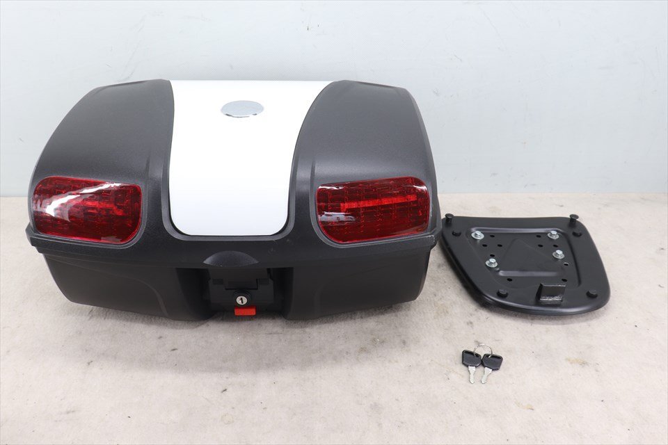 327556 AG リアボックス トップケース ブレーキランプ付き 47リットル 大容量 キー2本あり PCX アドレス シグナス拍卖