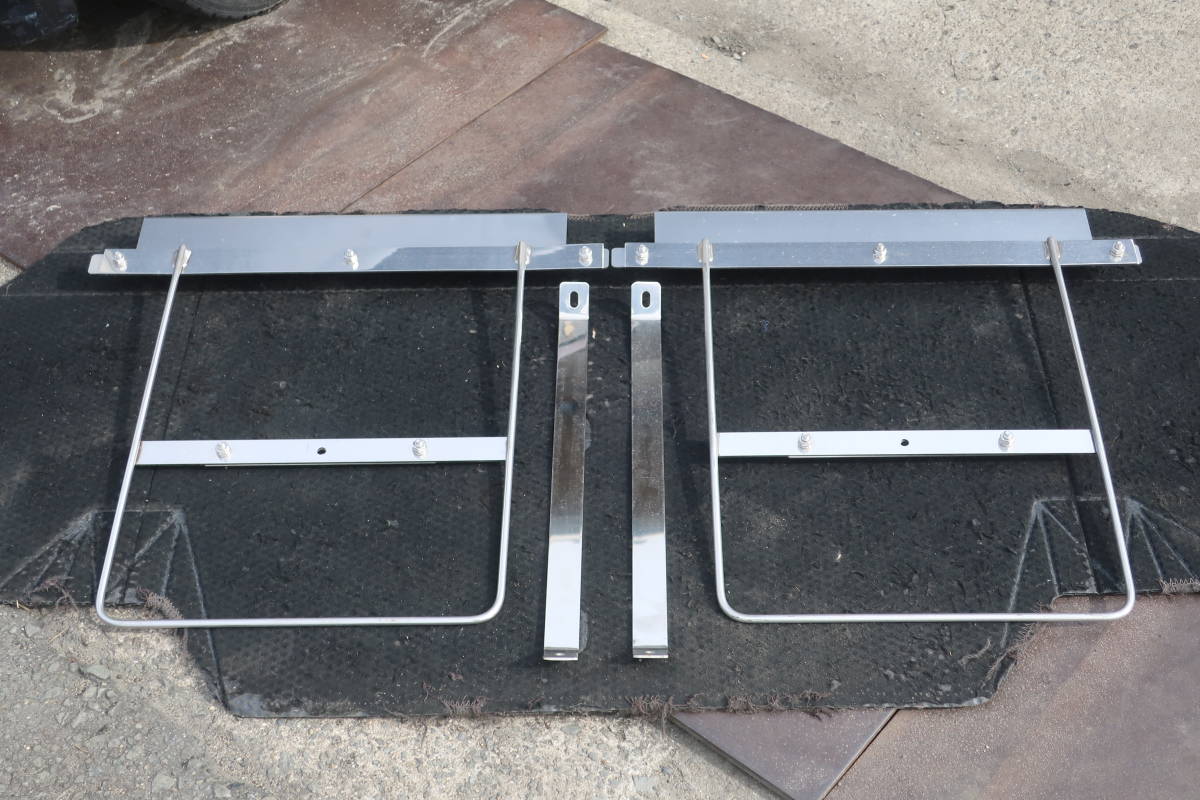 R3 CYJ77C ISUZU GIGA いすゞ ギガ 4軸低床 G-CARGO 純正 リア 泥除け 泥よけ 固定 取り付け ブラケット ステー 左右 SET 新車外し NO52拍卖