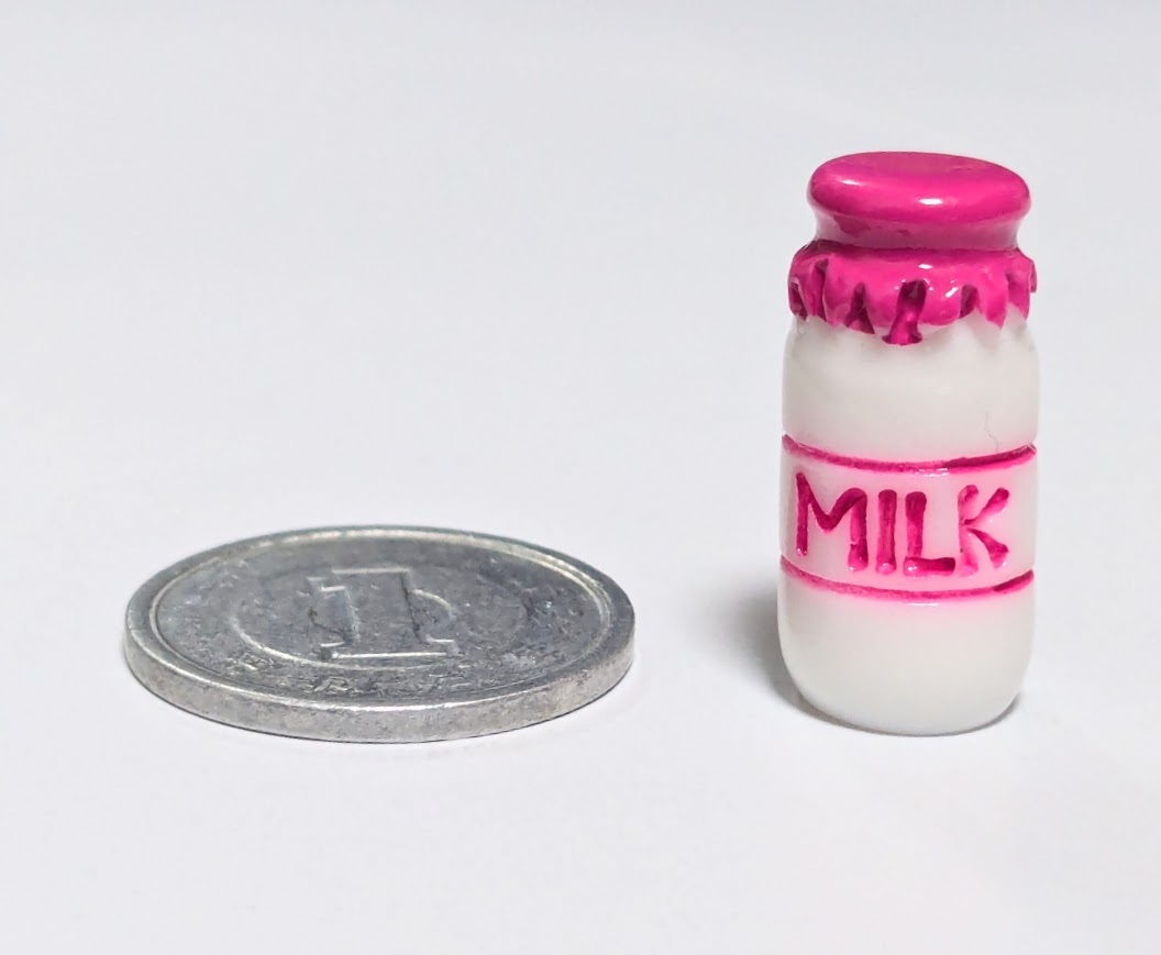 ミニチュア★牛乳瓶②★ラズベリー★ミルク★MILK★色違いあります♪ドールハウスに★拍卖