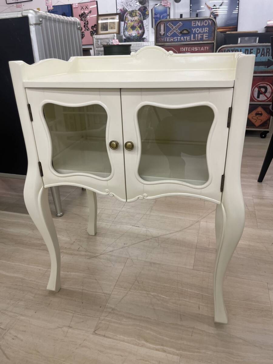 マホガニー 両開きガラスキャビネット アンティーク ロココ 輸入家具 ホワイト アイボリー キャビネット ナイトテーブル 棚 収納拍卖