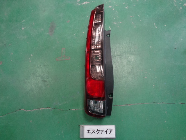 エスクァイア ZRR80 左テールランプユニット 即決 4857拍卖