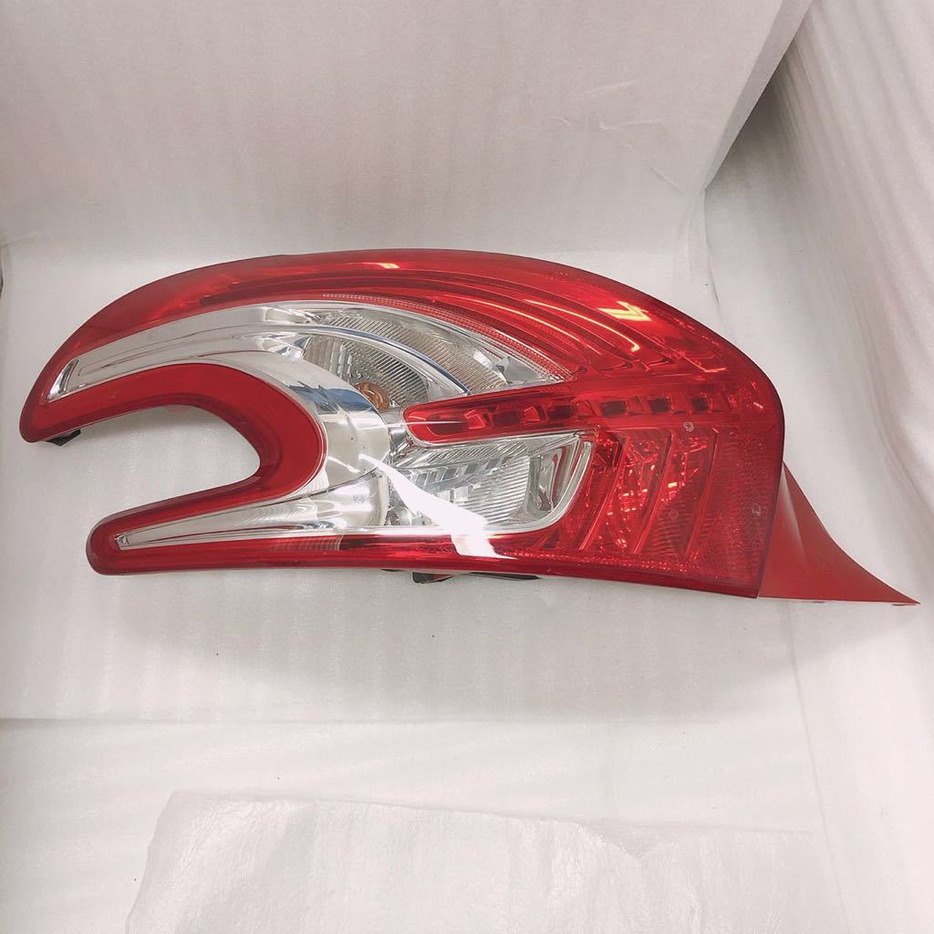 *ジャンク品 プジョー 208 テールランプ L VPCPFX‐13405‐A 9672628280‐02*拍卖