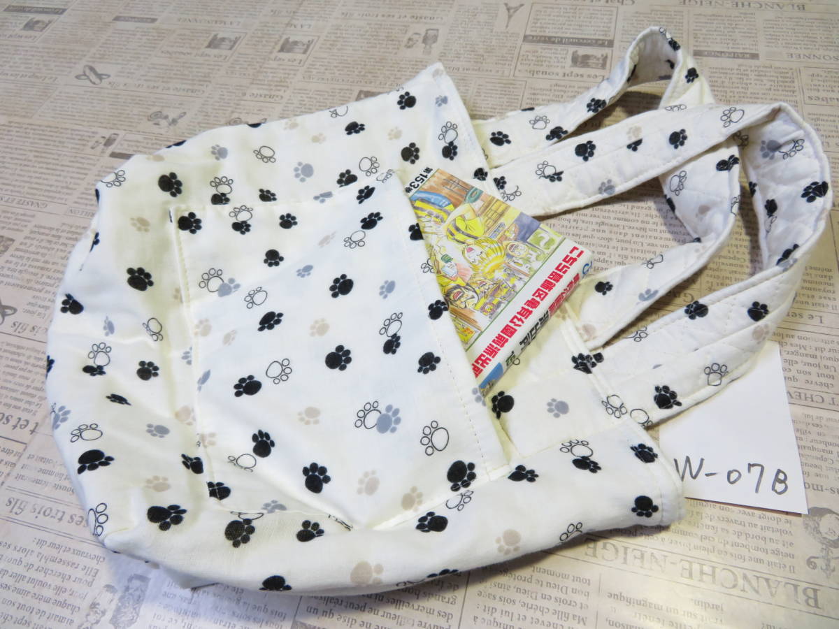 即決(W07-B)ハンドメイド♪リバーシブル♪ミニ手提げトートバッグ♪足あと肉球柄あしあと:黒色♪小さいサイズネコ犬ペットお散歩にも♪拍卖