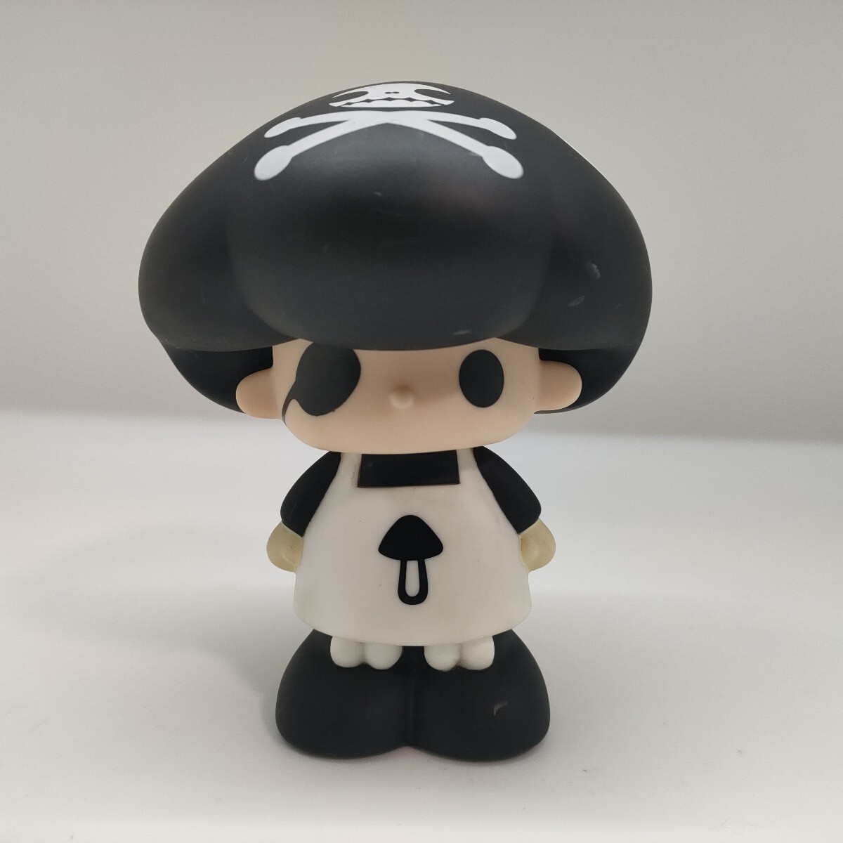 ドクッキノ コエダリアン ソフビ フィギュア 高さ約15cm 黒×白 タケヤマノリヤ こえだちゃん Dokukkino KOEDALIEN拍卖