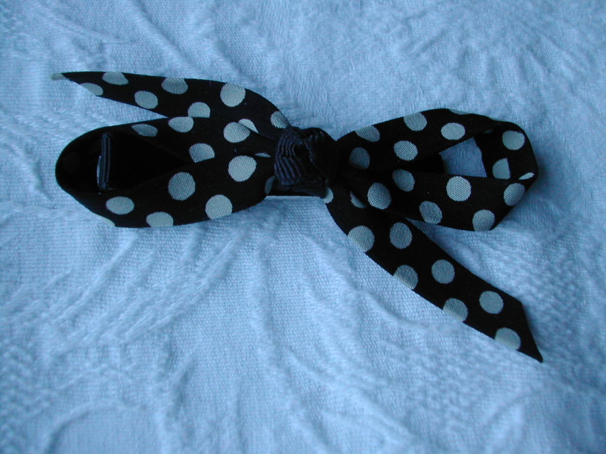 ヘアークリップ ドット柄のリボン 8cm 黒地にベージュのドット拍卖