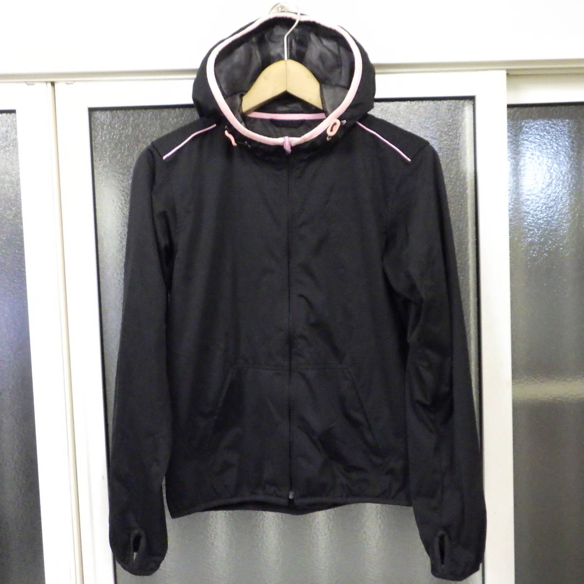 UNIQLO/ユニクロ サムホール付き フルジップ スポーツパーカー Mサイズ 黒/ブラック ランニング/フィットネスに♪拍卖