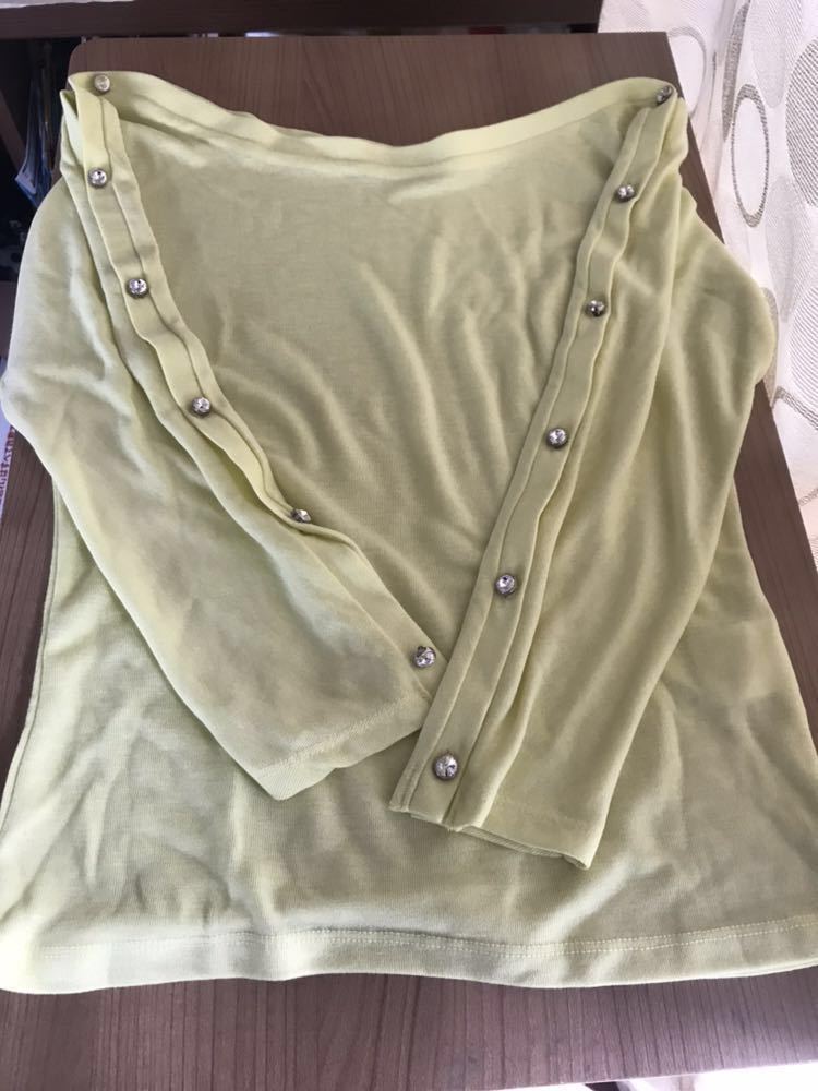 ◯未使用 フランドル きれい色ニット トップス 38 Mサイズ きらきらボタン 即決あり拍卖