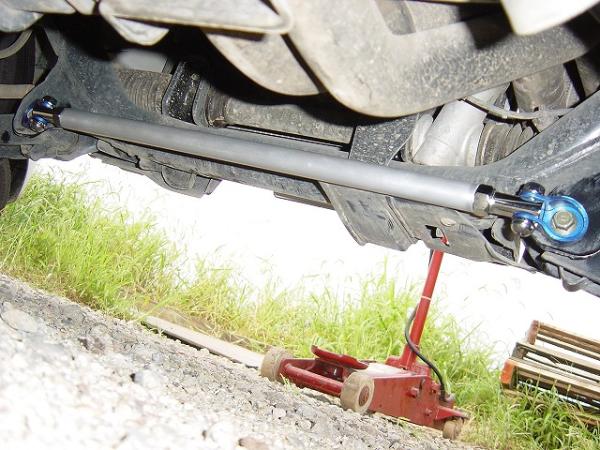 エブリ(D#52,62系全車)用 フロントロアアームバー (新品箱入り、税込み)拍卖