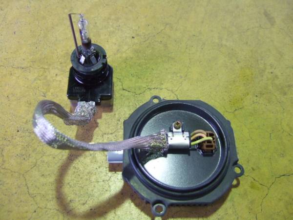 H15 キューブ BZ11 左 ヘッドライト HID バラスト 拍卖