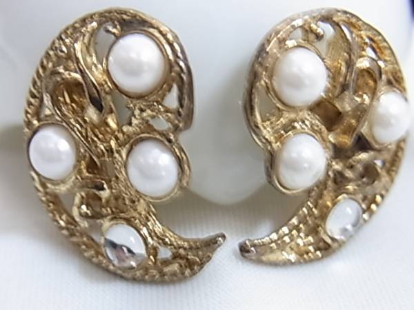 ラインストーン付きのパール調デザインが個性的イヤリング☆拍卖