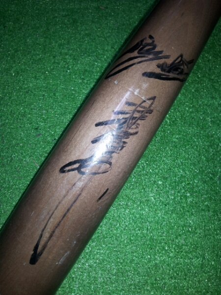 横浜1 金城龍彦 '05実使用・直筆サイン入りバット拍卖