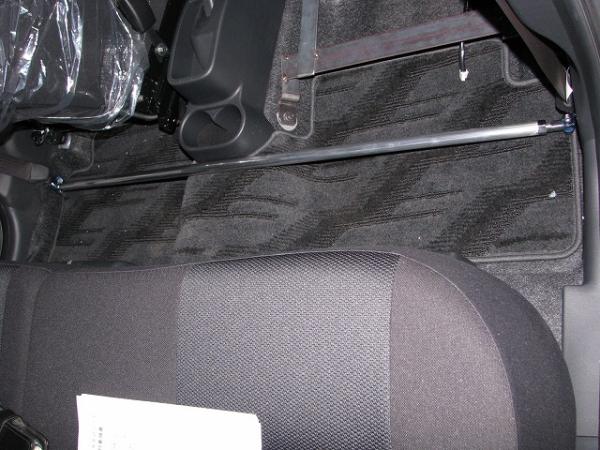 パッソ、ブーン(M30#、#C10系の全車)用 センターフロアーバー(新品箱入り、税込み)拍卖