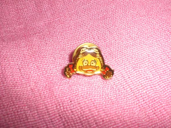 激レア!カワイイ♪マクドナルド 顔型 ピンバッチ (バーディ)拍卖