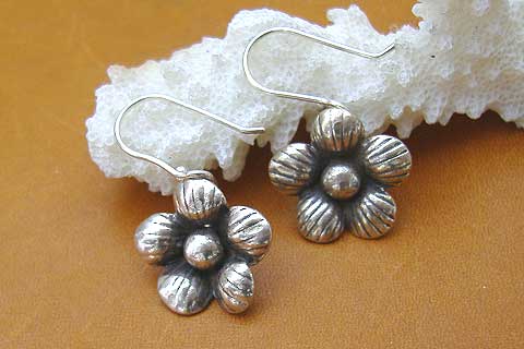 ◆カレン族シルバービーズ 花ピアス68◆フラワー拍卖