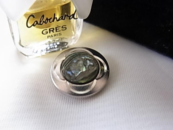 妖しげで美しい輝きの黒デザイン◎印象的なブローチ バッジ★拍卖