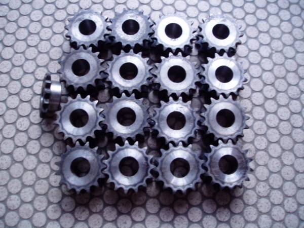 未使用の40SD15のダブル、16個と4CB14のシングル、1個です拍卖