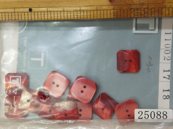 特選逸品ボタン処分市 ワンコイン五百円で 早い方勝ち。19拍卖