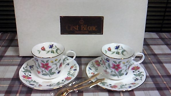 桃山陶器の花柄ペアコーヒーカップ!スプーン付き!拍卖